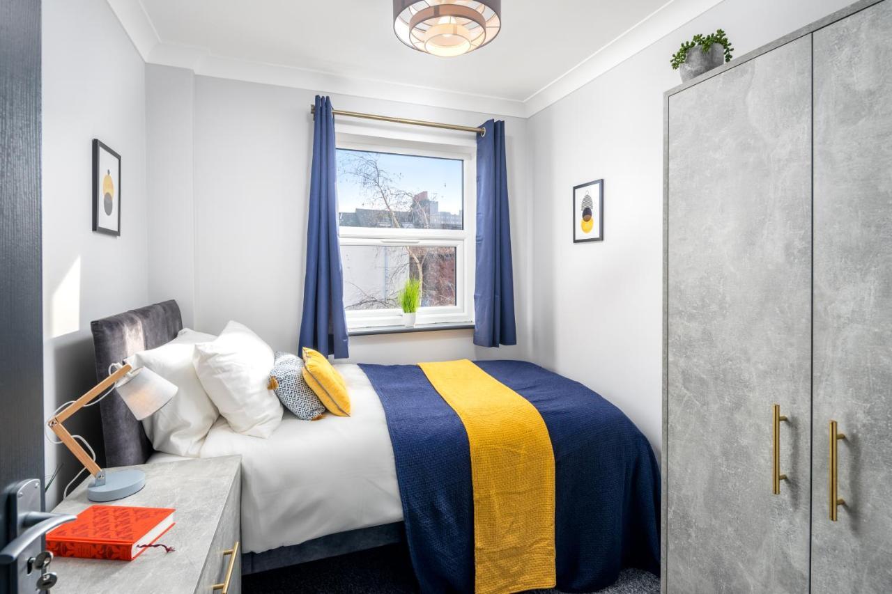 The Stunning Luton Abode - Sleeps 7 Apartment Exterior photo