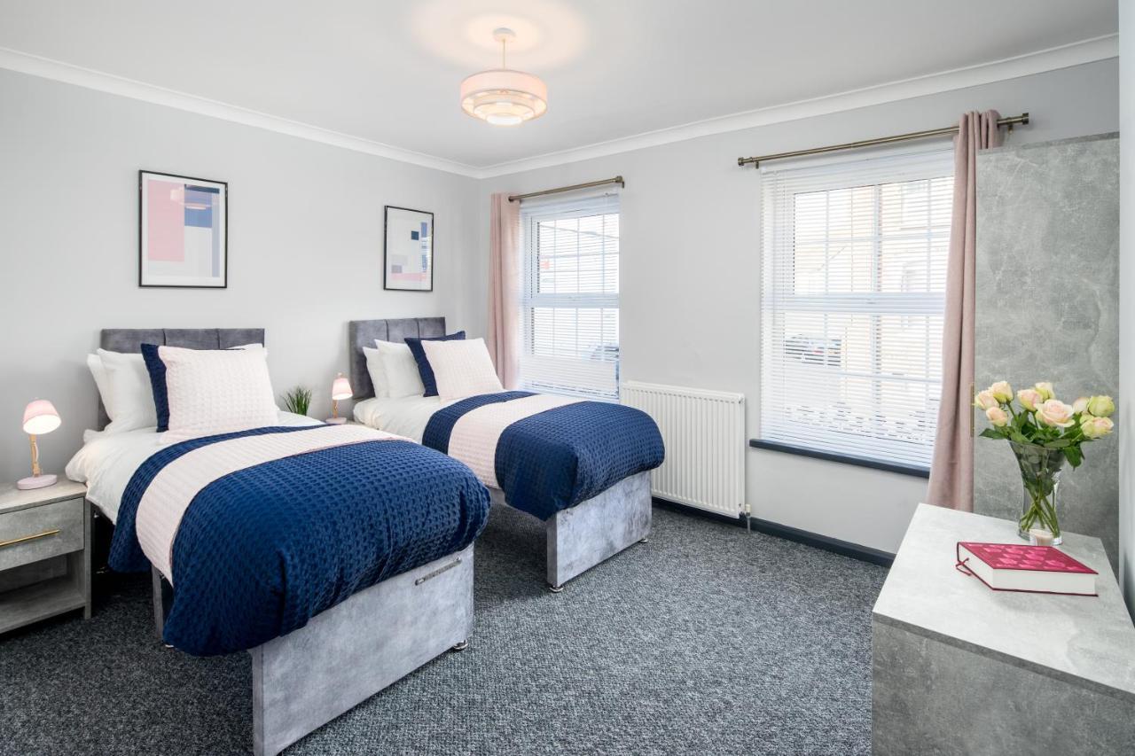 The Stunning Luton Abode - Sleeps 7 Apartment Exterior photo